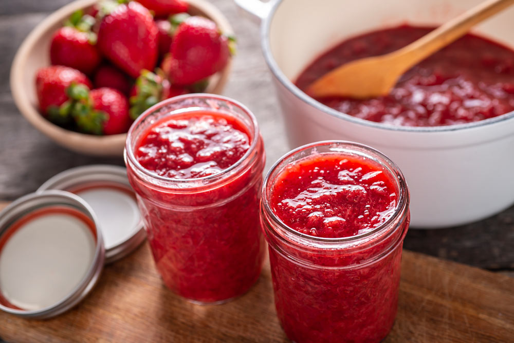 Nykokad marmeald i glasburkar